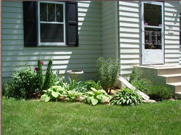 25flowersfrontyard2006.jpg